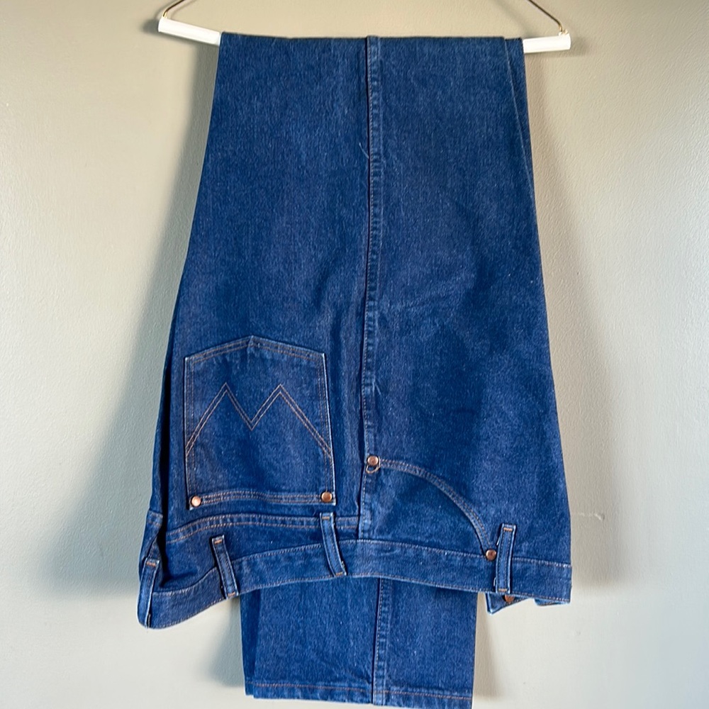 Men’s wrangler bootcut jeans. 38x36 almost new,  freshly starched!